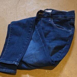Blue Straight Leg Jeans with Classic Denim Style